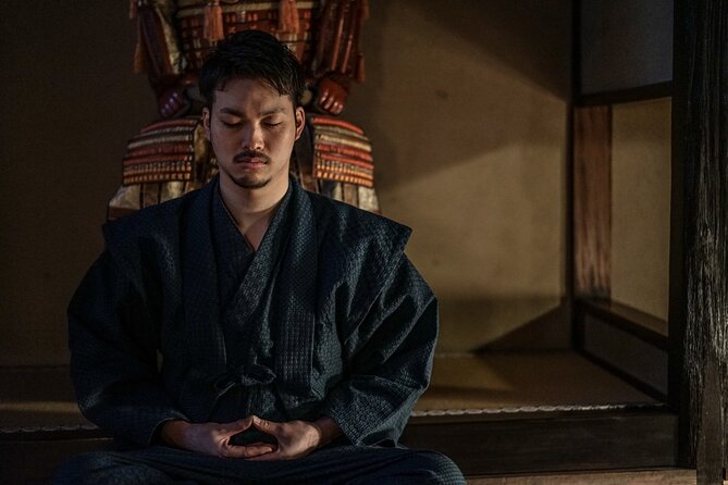 Kyoto Samurai Experience - Putting on traditional clothing