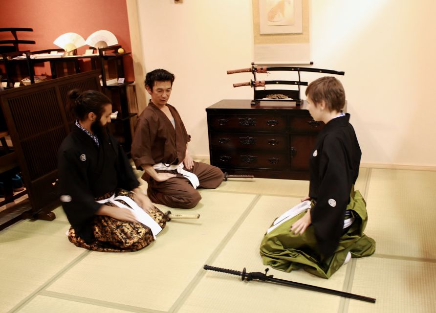 Kyoto: Samurai Sword Class by Experts in Traditional Arts - The photo session is not an afterthought