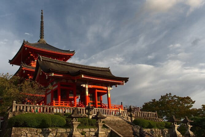 Kyoto Shogun Cycling Tour - Nijo Castle: where shogun power met its ending