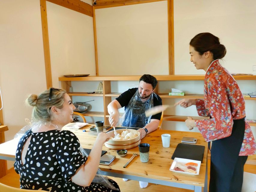 Kyoto: Small-Group Authentic Sushi Making Workshop - Making nigiri with fresh fish