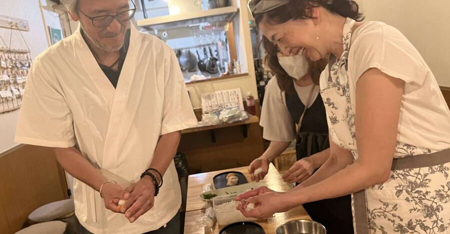 Kyoto: Sushi Making Class with Sushi Chef - Making Maki With a Special Tool