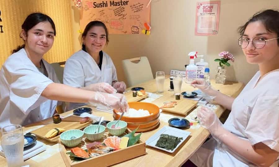 Kyoto: Sushi Making Experience in Kawaramachi - Choosing between nigiri, gunkan, and temari Sushi