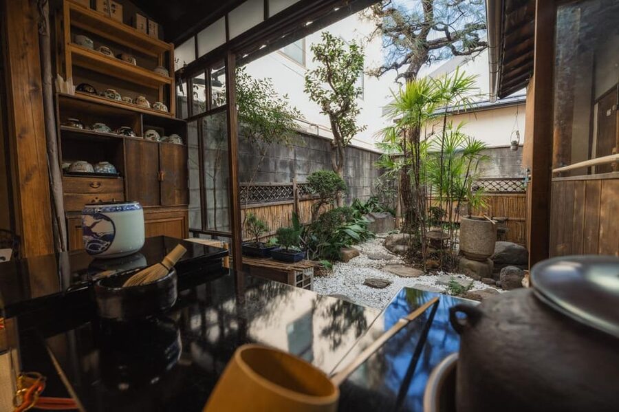 Kyoto: Table-Style Tea Ceremony at a Kyo-Machiya - Flower arranging and the small cultural details