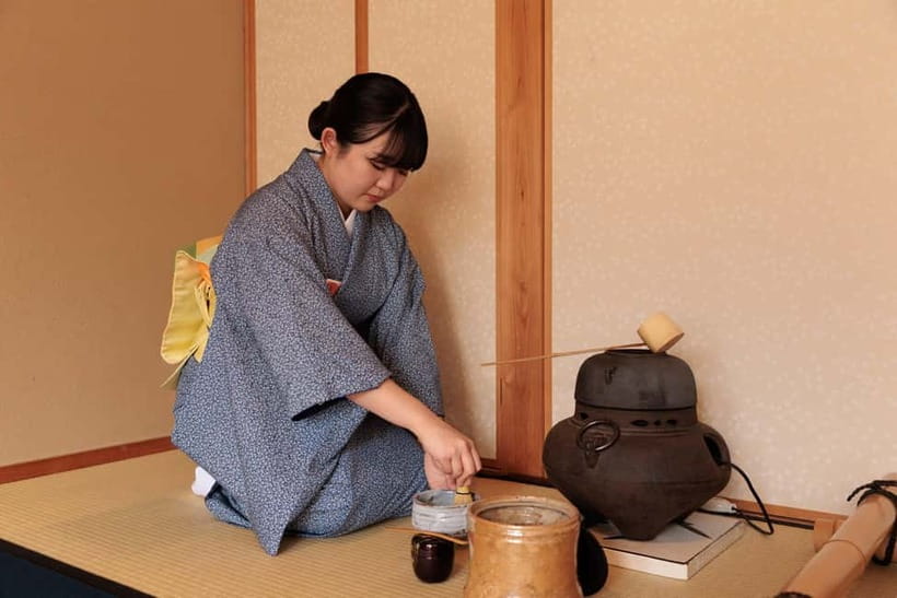 Kyoto: Tea Ceremony Experience - Floor seating, photography, and kimono plans