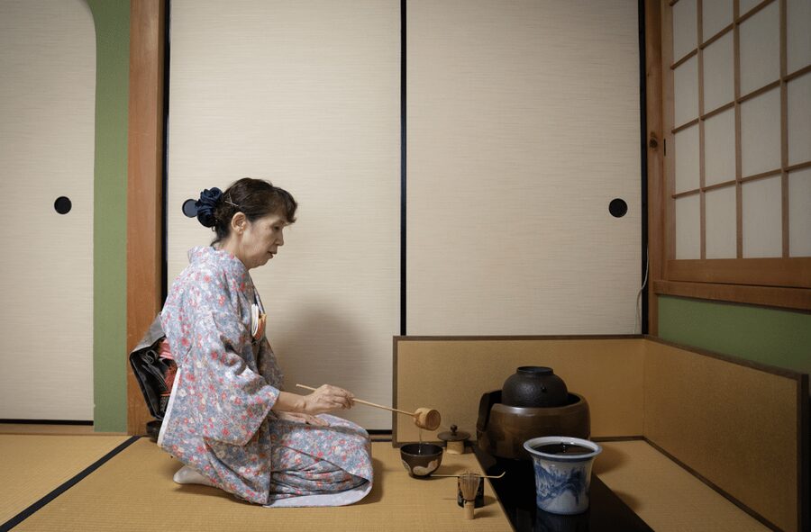Kyoto: Tea Ceremony Experience in a Small Tea Room - What happens during the one-hour session