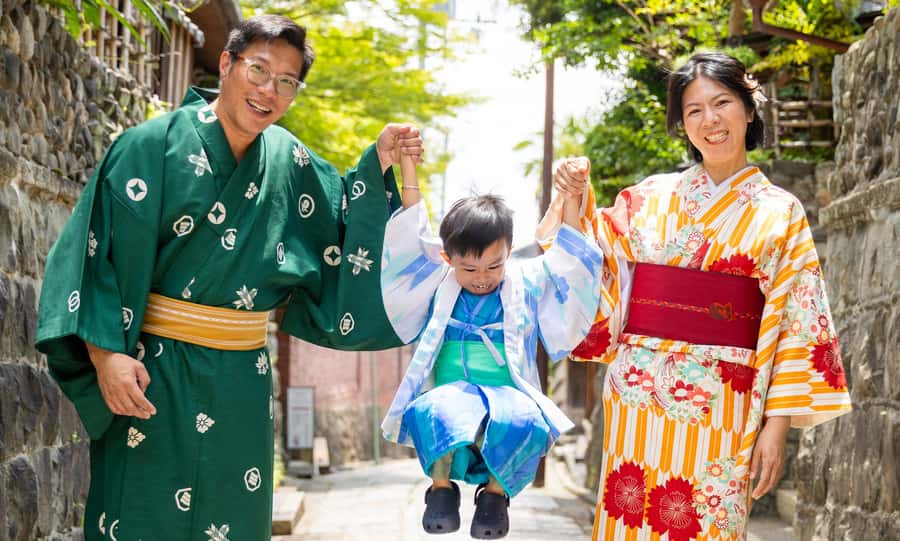 Kyoto: Traditional Kimono Rental - Hair, Accessories, and the Photo Factor