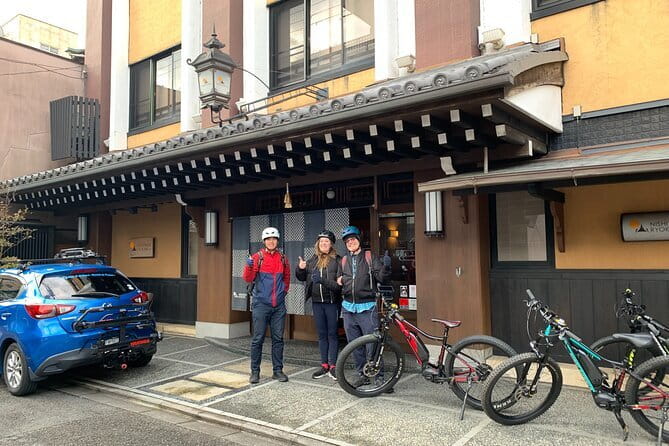 Kyoto & Uji: Full Day Sightseeing Tour from Osaka or Kyoto - A quick stop at Yasaka Koshindo