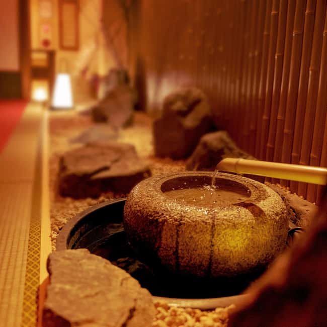 Kyoto: Wazuma Magic Show & Tea Ceremony - The first 30 minutes: Wazuma magic at close range