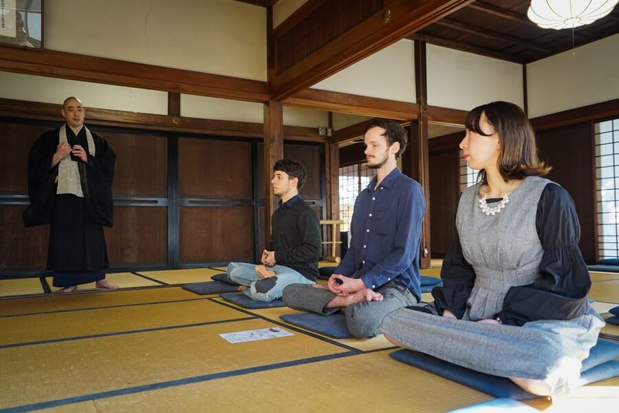 Kyoto: Zen Meditation and Garden Tour at a Temple with Lunch - Meeting at Tofukuji Station