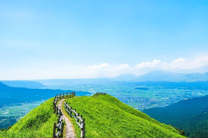 Kyushu: Aso Vocano, Grassland,Onsen and Aso shrine 1-Day Tour - Mt. Aso Nakadake Crater: the day’s big moment
