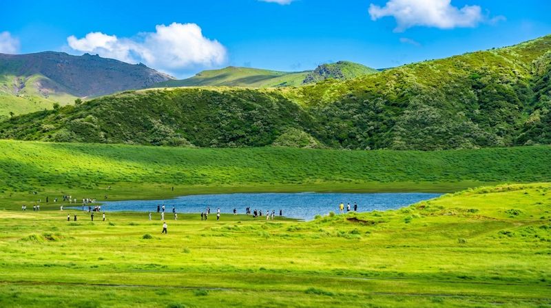 Kyushu: Mount Aso, Kusasenri & Takachiho Gorge Day Tour (Optional Takachiho Boat Ride Experience) - Who will enjoy this route most