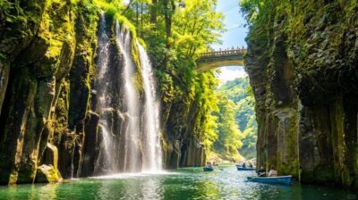 Kyushu Takachiho One-Day Tour | Takachiho Gorge Boat Ride-Kamishikimi Kumanoza Shrine/Takachiho Mini-Train-Mount Aso-Kusasenri (Departing from Kumamoto)