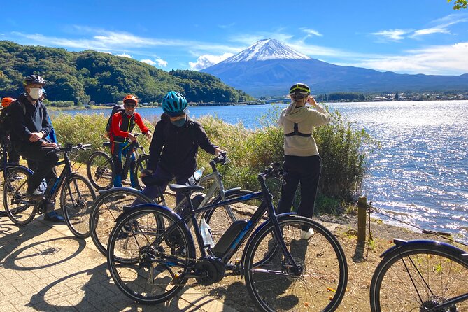Lake Kawaguchi Explorer: E-Bike Guided Tour - Lake Kawaguchi: the main ride along the shore