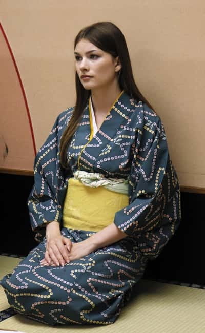 Learn Zen in a class of making Matcha tea near Osaka Castle - A good choice for families and first-time visitors