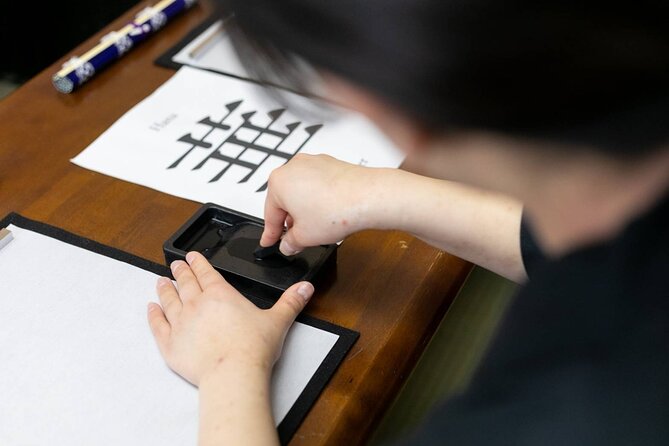 Learning Zen of Japanese Calligraphy in kimono near Osaka Castle - Changing into kimono, hakama, or traditional dress