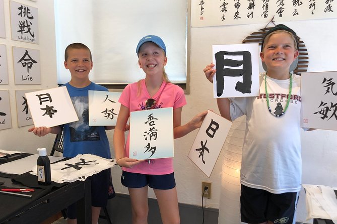 Let's experience calligraphy in YANAKA, Taito-ku, TOKYO !! - Why the Shikishi Board Is Worth Taking Home