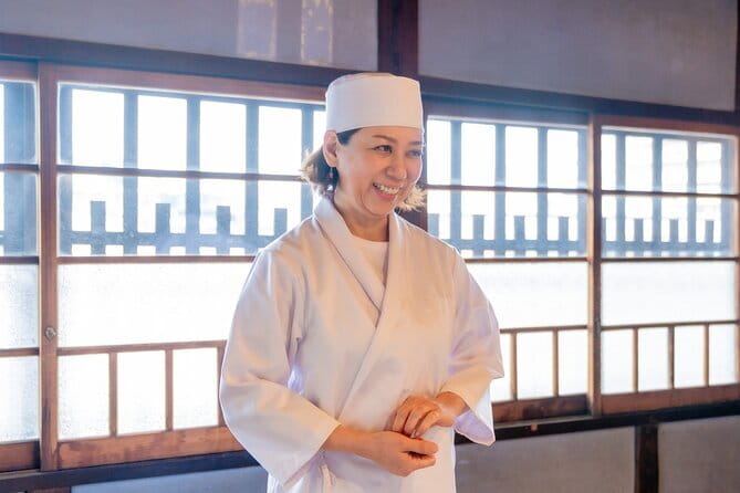 Little EDO Sushi Making workshop in Kawagoe - Rolling maki and eating what you make