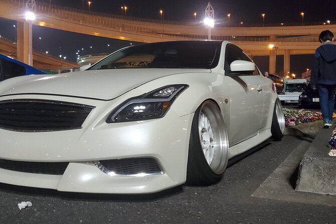 Luxury van Ride to famous car meet up spot Daikoku - Jeremy, the guides, and the small-group feel
