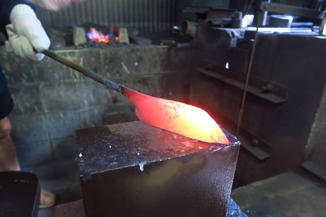 Make your own kitchen knife with a master blacksmith in Shimanto - The Shimanto River setting