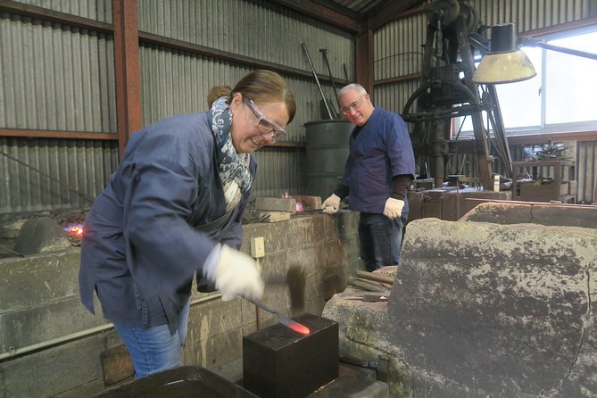 Make your own kitchen knife with a master blacksmith in Shimanto - What to wear and what to bring
