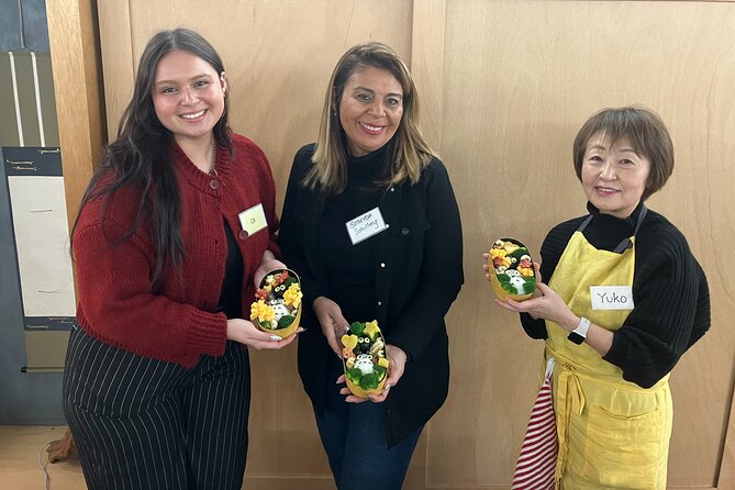 Making a bento box with cute character look in Japan - Arriving in Minato City for the 11:00 a.m. Class