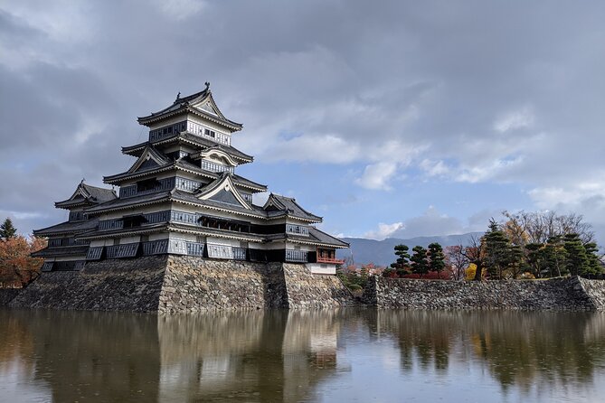 Matsumoto Castle Tour & Samurai Experience - Two hours inside Matsumoto Castle