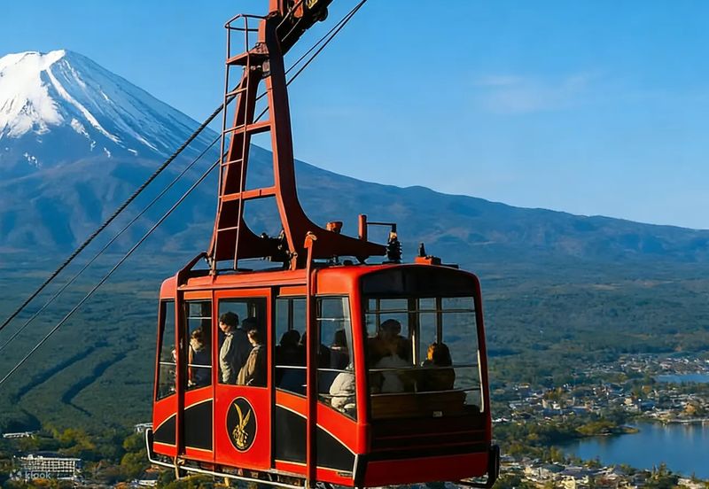 Mount Fuji Day Trip: Includes Kawaguchiko Tenjozan Park Ropeway Ticket & Arakurayama Sengen Park & Nichikawa Clock Shop & Lawson Convenience Store & Oishi Park (Departing from Tokyo) - Slowing down at Oishi Park