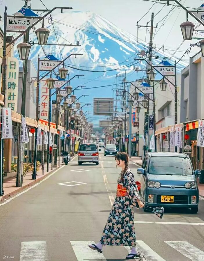 Mount Fuji Day Trip: Includes Kawaguchiko Tenjozan Park Ropeway Ticket & Arakurayama Sengen Park & Nichikawa Clock Shop & Lawson Convenience Store & Oishi Park (Departing from Tokyo) - Packing, meals, and timing that matter