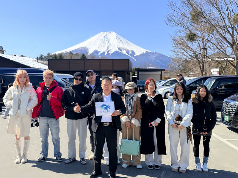 Mount Fuji Full-Day Small Group driver-guide tour (with Pick-up option) - Lake Kawaguchiko and the Lawson stop