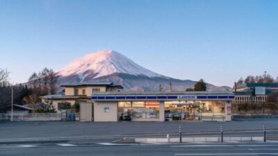 【Mount Fuji Magnificent Scenery Exploration Day Tour】Arakurayama Sengen Park & Kawaguchiko Oishi Park & Oshino Hakkai & INS Famous Lawson & Hikawa Clock Shop (Departing from Tokyo)
