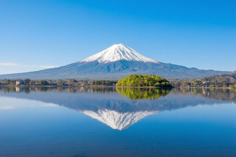 【Mount Fuji Magnificent Scenery Exploration Day Tour】Arakurayama Sengen Park & Kawaguchiko Oishi Park & Oshino Hakkai & INS Famous Lawson & Hikawa Clock Shop (Departing from Tokyo) - Hikawa Clock Shop and Fujiyoshida’s old streets