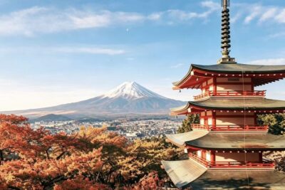 Mount Fuji Six Scenic Spots One-Day Tour: Arakurayama Sengen Park, Hikawa Clock Shop, Oshino Hakkai, Lake Kawaguchiko, Lawson Convenience Store, Lake Yamanakako Swan Feeding (Departing from Tokyo/Shinjuku)