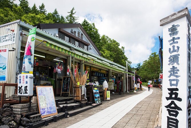 Mt. Fuji 5th, Oshino Hakkai, Onsen Full-Day Trip From Tokyo - Oshino Hakkai, clear ponds and a traditional village