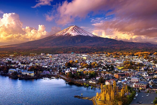 Mt Fuji Exclusive Tour with Private Car English Guide - Oshino Hakkai: clear springs and a compact village