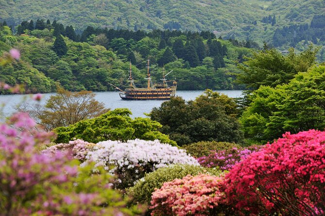 Mt. Fuji & Hakone: Fuji Sengen Shrine, Cruise, and Ramen-Making - Oshino Hakkai and Mt. Fuji’s spring water