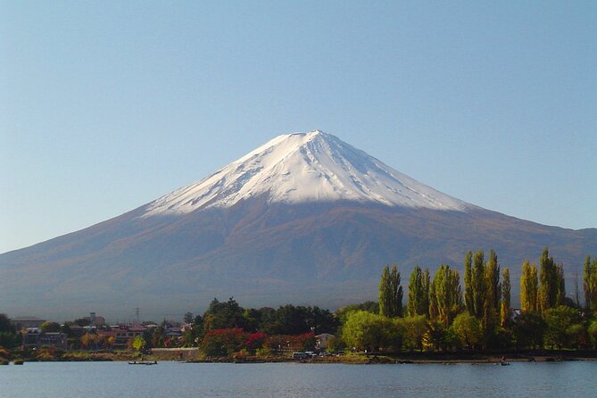 Mt. Fuji & Hakone: Fuji Sengen Shrine, Cruise, and Ramen-Making - The bus ride, timing, and meeting point