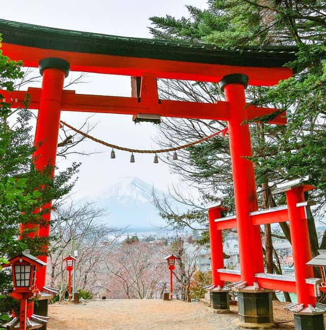 Mt. Fuji Heritage Tour: Traditional Villages, Lakes & Shrine - The coach ride, timing, and guide quality