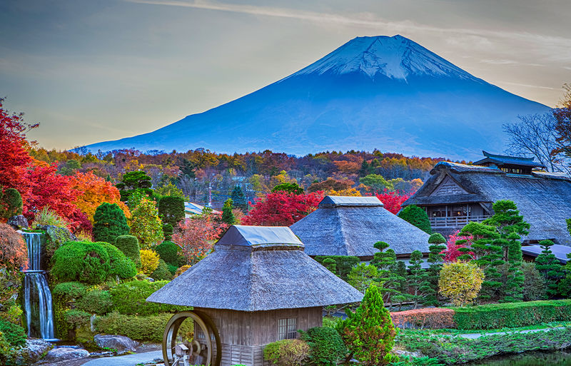Mt. Fuji Instagram-Worthy Spots Day Tour: Ladder Town, Oshino Hakkai, Lake Kawaguchi, Lawson Convenience Store (Departing from Tokyo Station or Shinjuku Station) - Lake Kawaguchi’s seasonal final stop