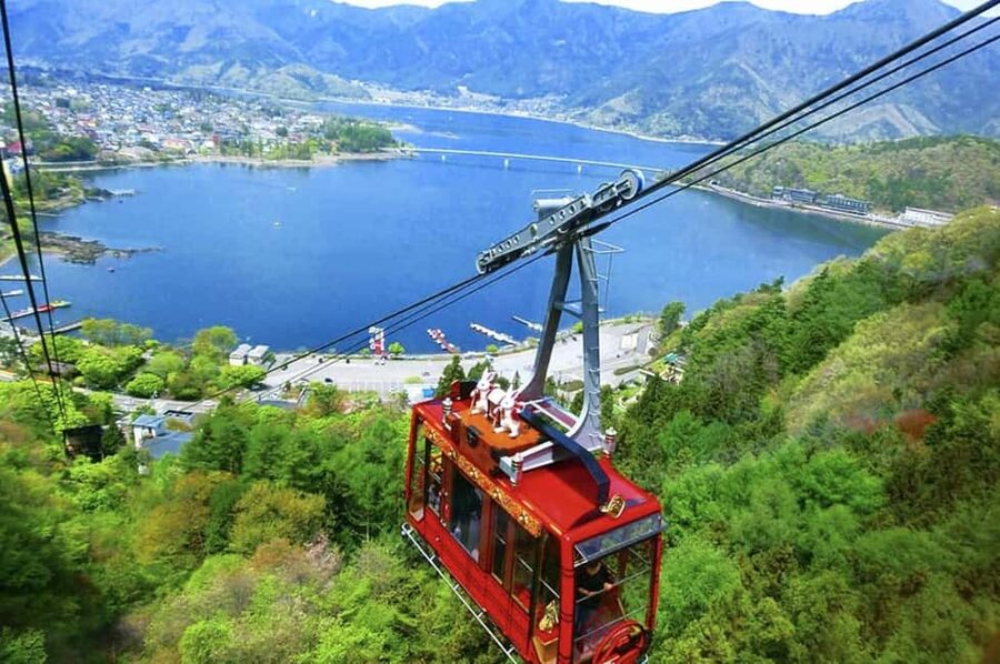 Mt. Fuji & Lake Kawaguchiko Ropeway Panorama Full-Day Tour - A quiet matcha pause beside Lake Kawaguchiko