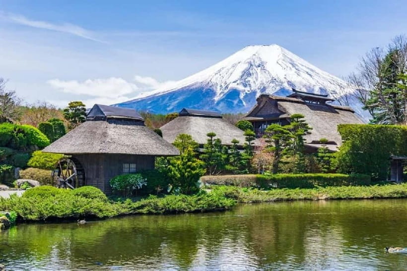Mt Fuji Top 5 Spots Day Tour: Arakurayama Park,Oshino Hakkai - The guides can make or break a shared tour