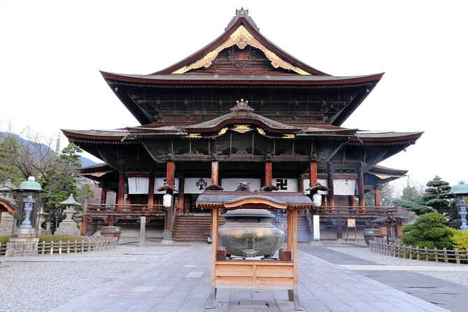 Nagano All Must-Sees 4hr Private Tour with Licensed Guide - Obuse: Hokusai, sake, and chestnut-lined streets