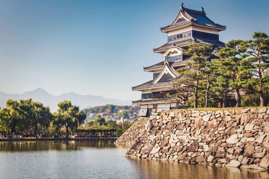 Nagano/Matsumoto: Matsumoto Castle and Narai-juku Day Trip - Climbing Matsumoto Castle’s steep wooden stairs