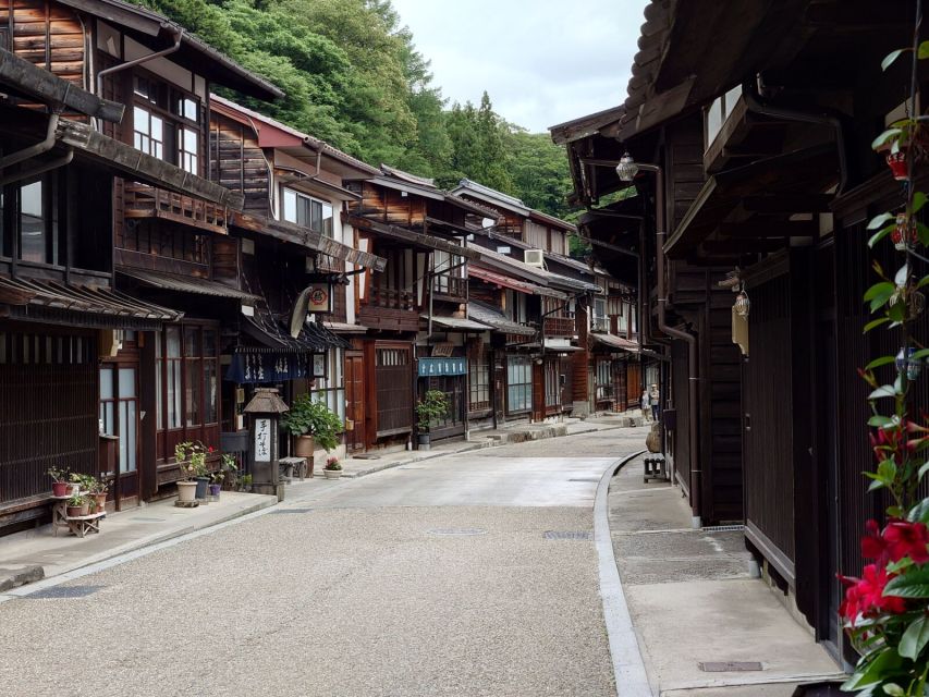 Nagano/Matsumoto: Matsumoto Castle and Narai-juku Day Trip - Nawate-doori and Matsumoto’s frog-filled start