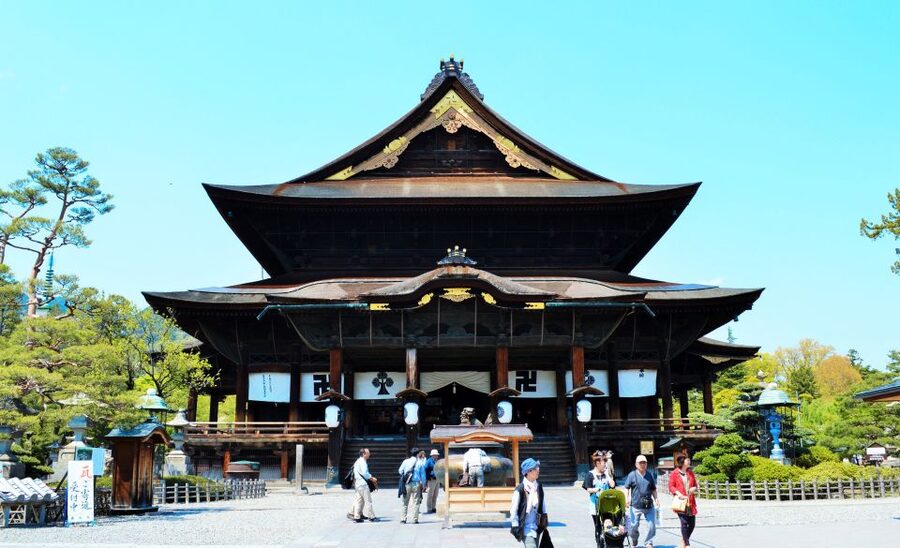 Nagano: Snow Monkeys, Zenkoji Temple & Sake Day Trip - Why this Nagano day trip works so well
