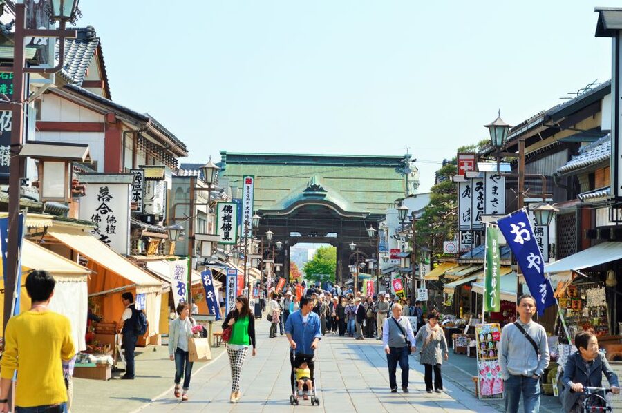 Nagano: Snow Monkeys, Zenkoji Temple & Sake Day Trip - A generous Nagano lunch