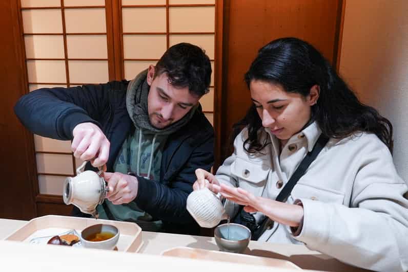 Nara:5 Type of Tea Tasting & Mindful Tea Ceremony - Choosing a favorite for the pot