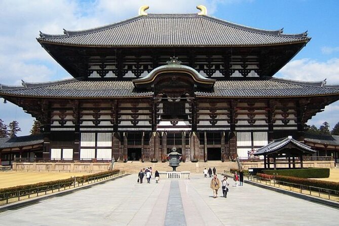 Nara, Todaiji Temple & Kuroshio Market Day BUS Tour from Osaka - Kuroshio Market: seafood, spectacle, and extra spending