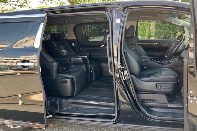 Narita Airport (NRT) Private Transfer to Central Tokyo - Finding your driver inside Narita Airport