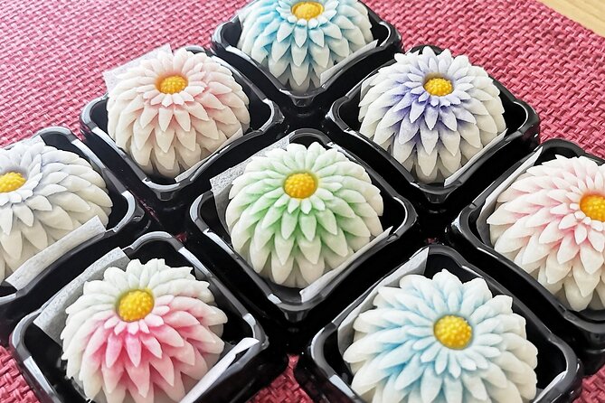 Nerikiri and Matcha Making Class in Kyoto - A small class in a welcoming home
