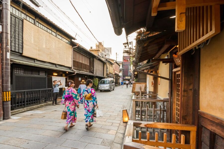 Night Walk in Gion: Kyoto's Geisha District - Starting beside Gion Shijo Station